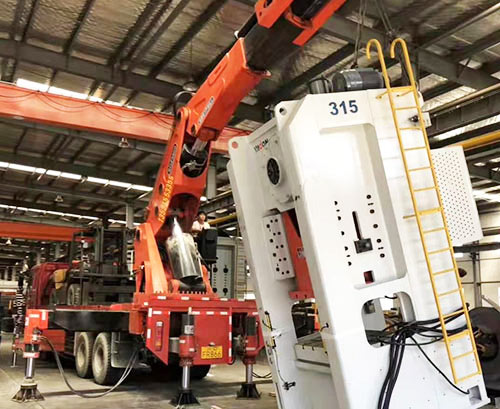 防城港附近随车吊出租，轻松解决运输难题