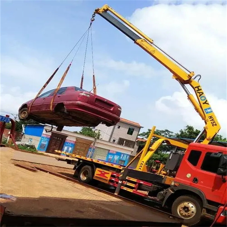 防城港吊车吊汽车的正确方法